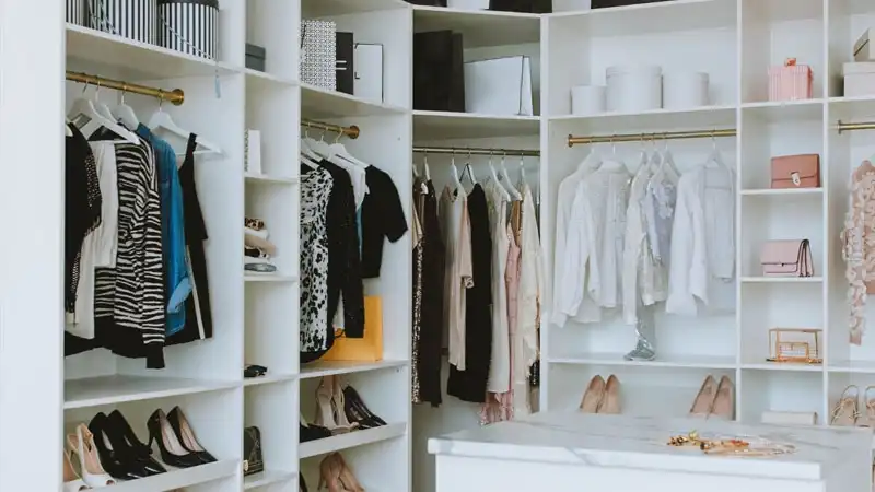 The Minimalist Closet: Curating a Capsule Wardrobe for Effortless Style and a Happier Wallet